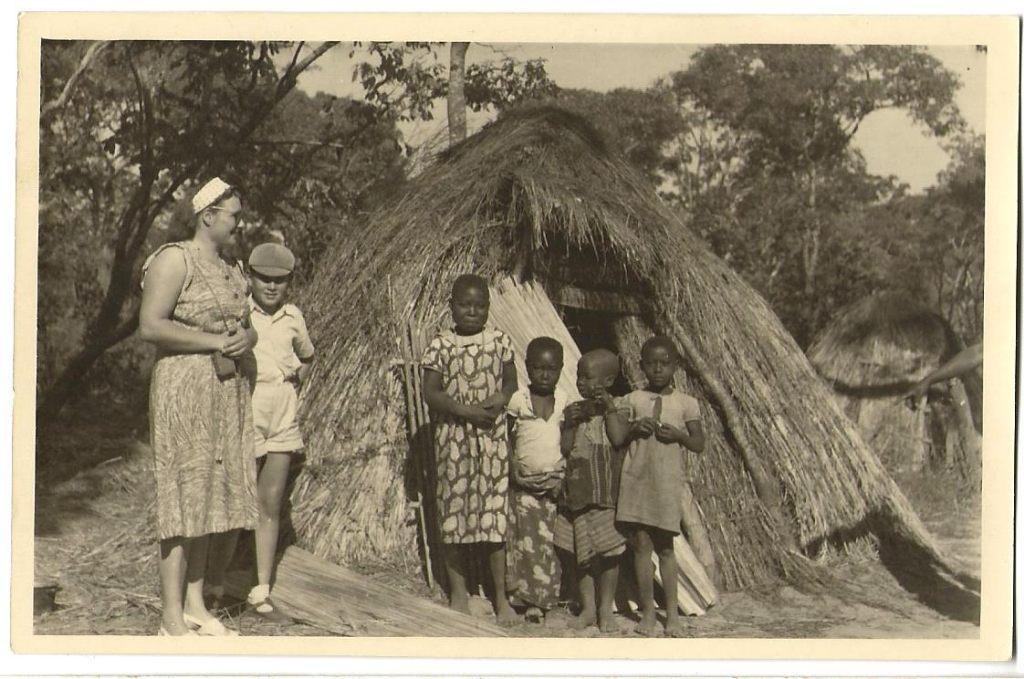foto GEVAERT  "Negerhut" in Belgische KONGO 1957 nr1851, Verzamelen, Verzenden, Foto, Buitenland, Zo goed als nieuw