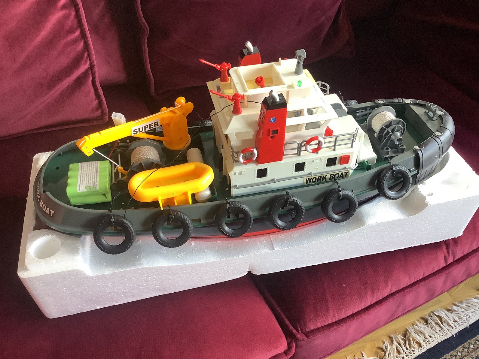 RC , brandweer sleepboot , 60 cm lang , met defect., Kinderen en Baby's, Ophalen of Verzenden, Zo goed als nieuw
