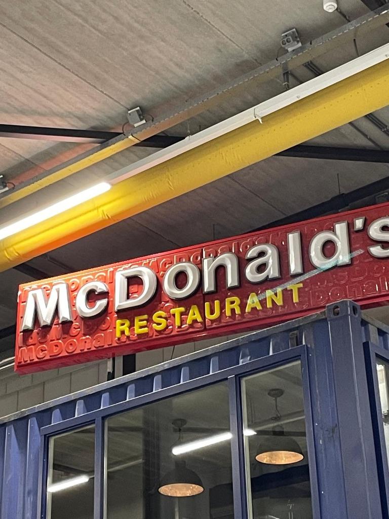 Mc Donalds Lichtbak Lichtreclame xxxl, Verzamelen, Merken en Reclamevoorwerpen, Ophalen, Zo goed als nieuw, Lichtbak of (neon) lamp