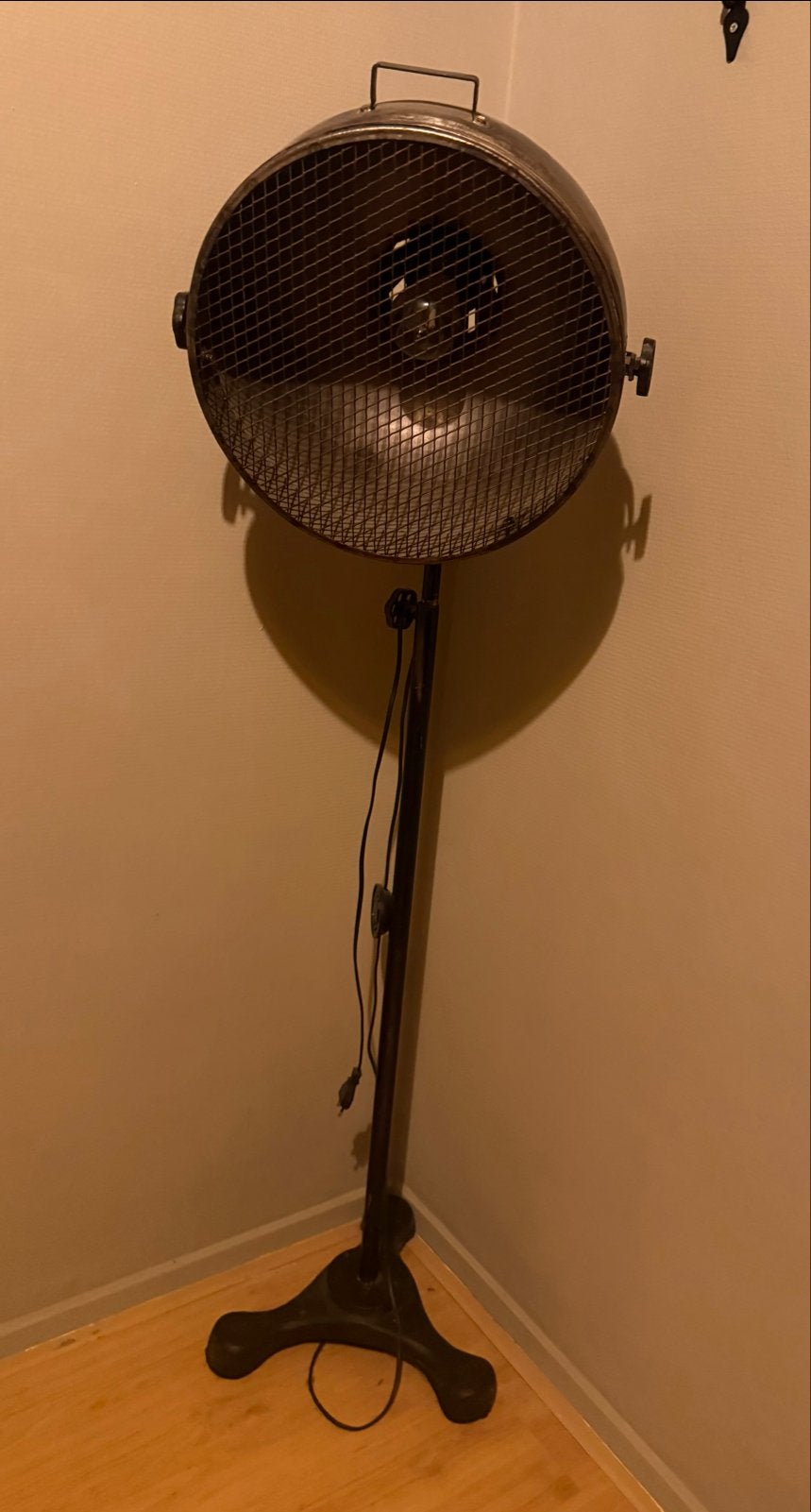 Vintage industriële vloerlamp - In hoogte verstelbaar, Antiek en Kunst, Ophalen of Verzenden