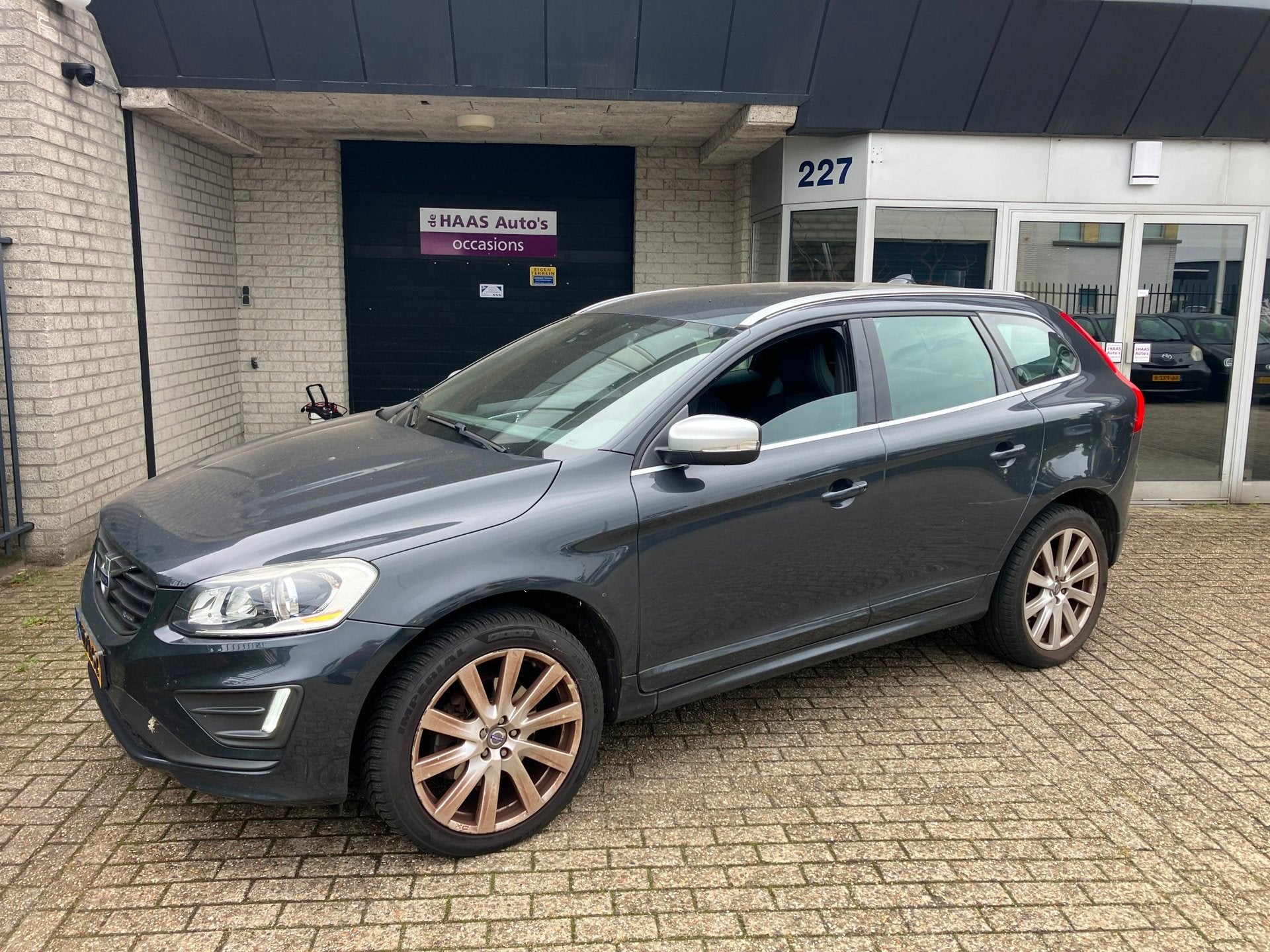 Volvo XC60 2.0 D4 FWD R-Design / EXPORT TRAILER / EURO-6 / L, Auto's, 4 cilinders, 1634 kg, Bedrijf, 1600 kg