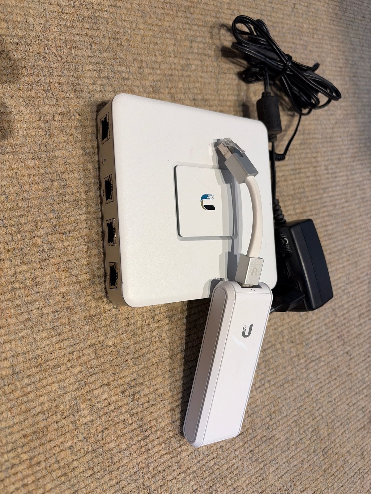 Ubiquiti UniFi USG Router met Cloud Key Gen1, Ophalen of Verzenden, Zo goed als nieuw, Router