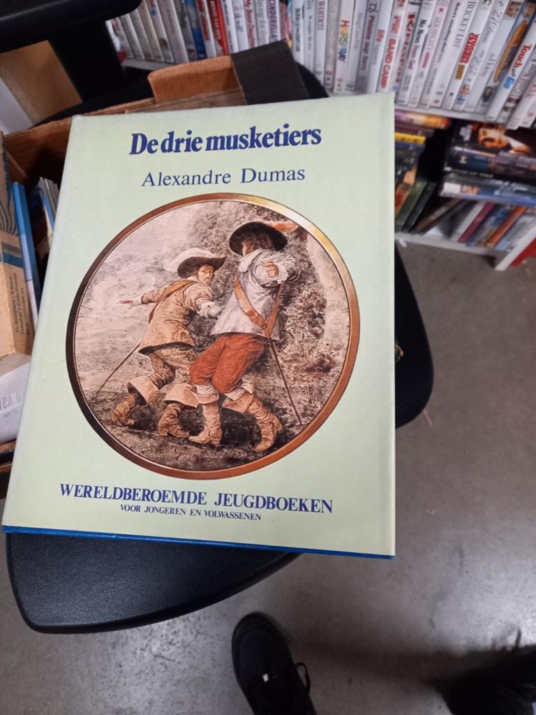 De drie musketiers - Alexandre Dumas (Jeugdboek), Boeken, Ophalen of Verzenden, Gelezen, Alexandre Dumas, Fictie