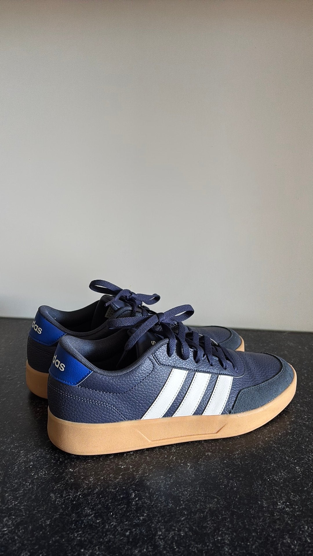 Sneakers Adidas 43 blauw, Ophalen of Verzenden, Zo goed als nieuw, Blauw, Sneakers of Gympen