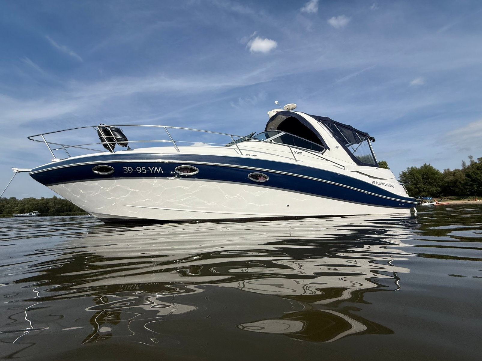 Four Winns 318 Vista, full options, topconditie, 600 pk, Zo goed als nieuw, Polyester, 60 cm