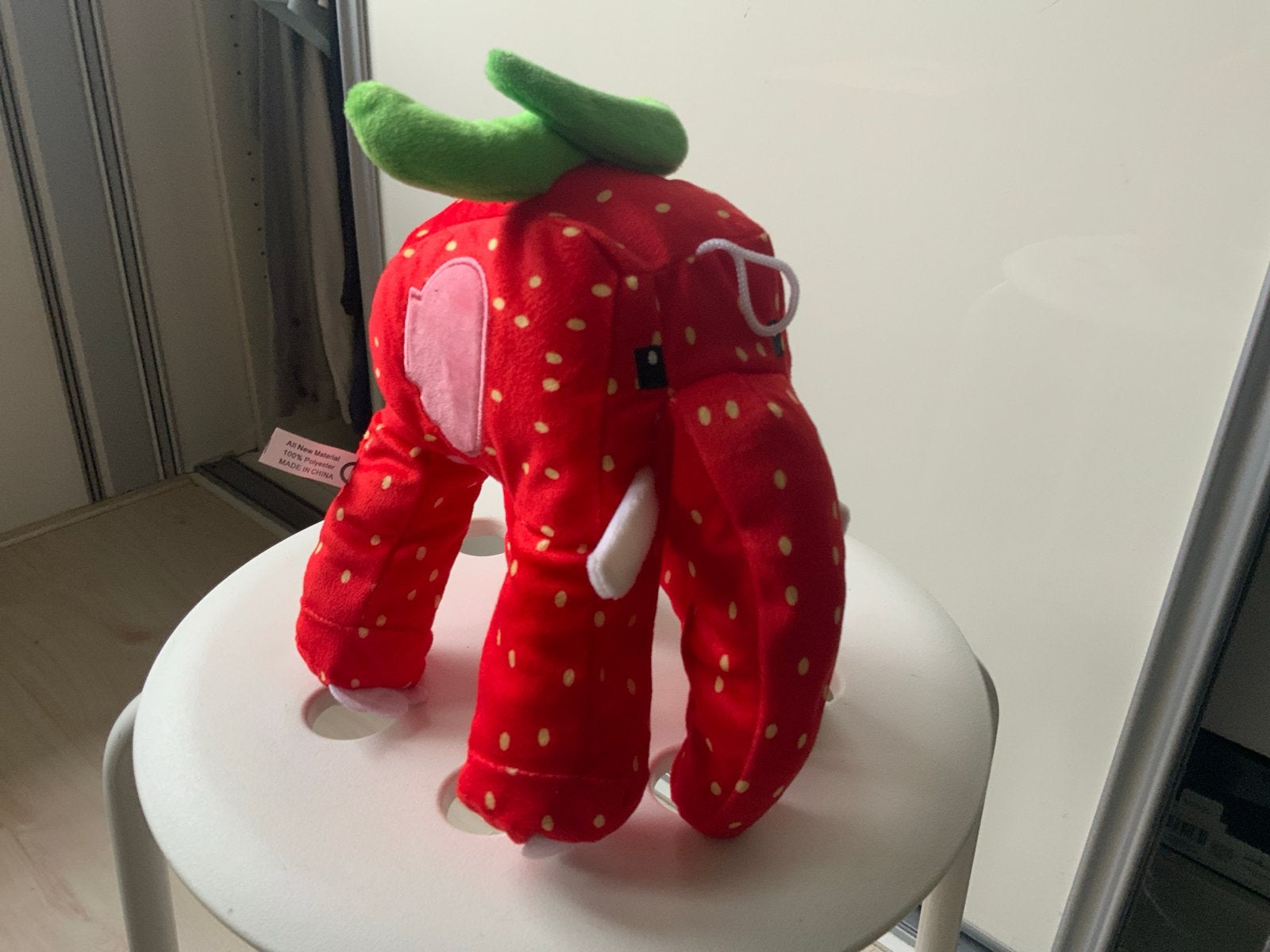 Aardbei Olifant Knuffel - Uniek en Zacht Speelgoed, Ophalen of Verzenden, Zo goed als nieuw, Middelgroot (20 tot 80 cm), Rood