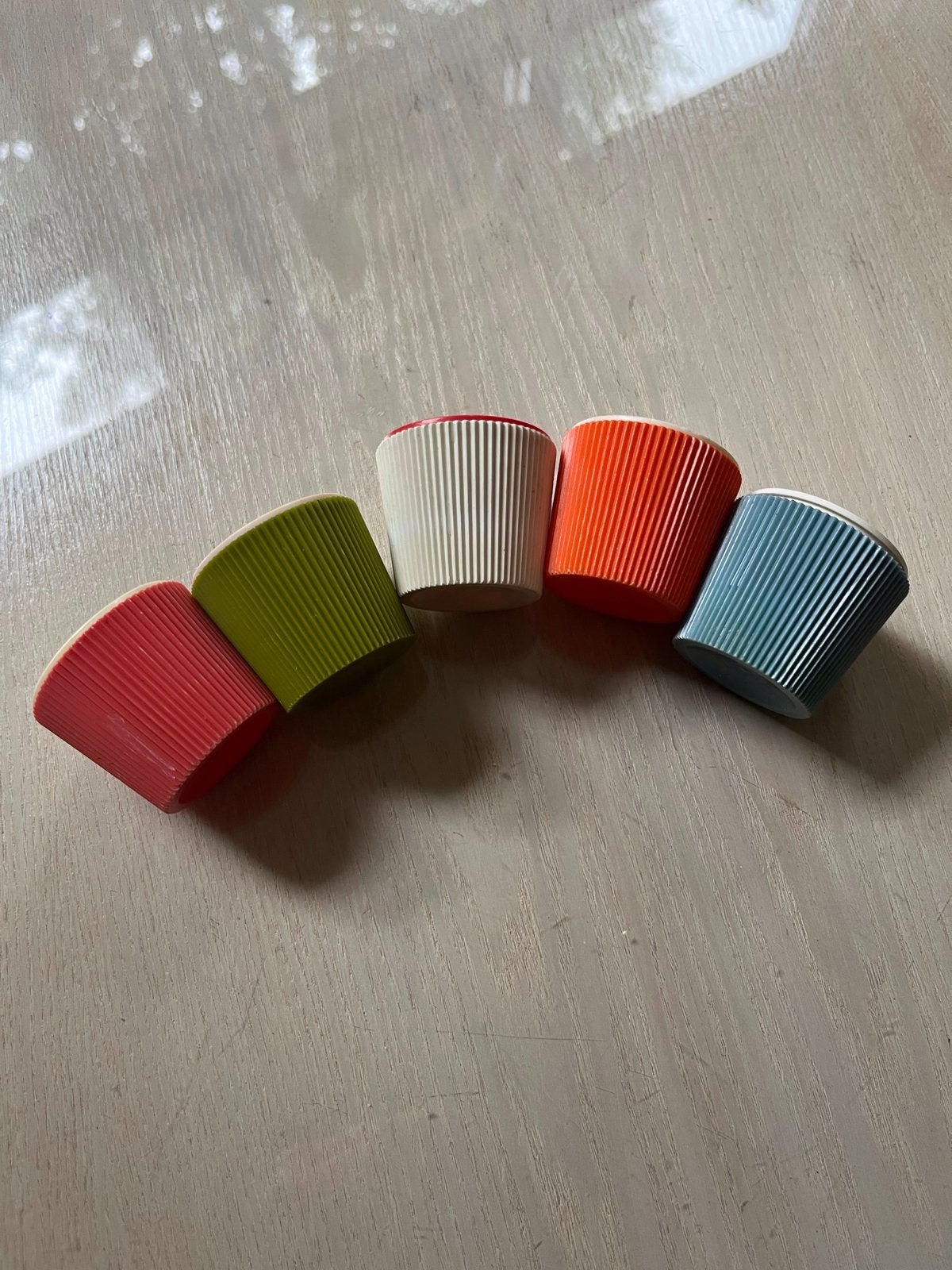 Set van 5 vintage midcentury kleurrijke eierdopjes, Ophalen of Verzenden