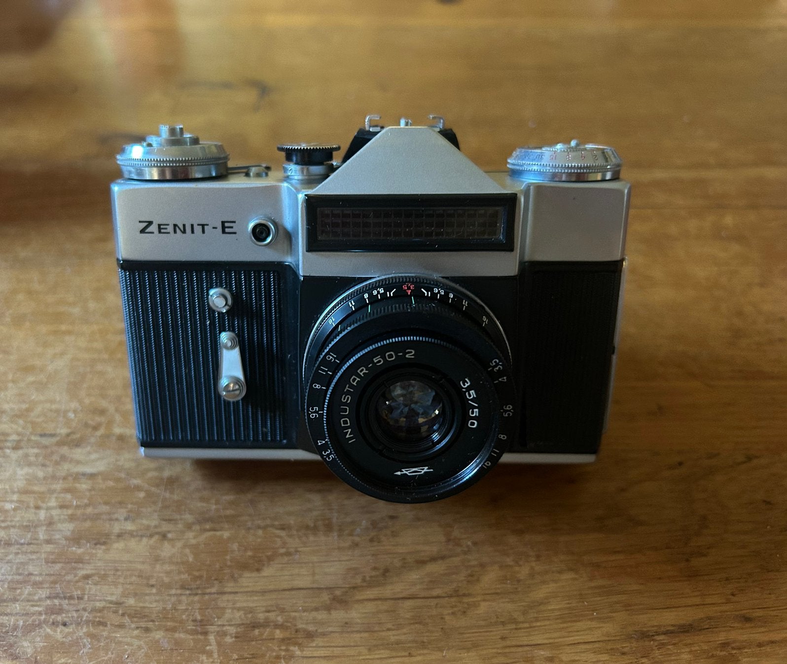 Zenit-E fotocamera met INDUSTAR lens in leren paraattas, Ophalen of Verzenden, Gebruikt, Spiegelreflex, Overige Merken