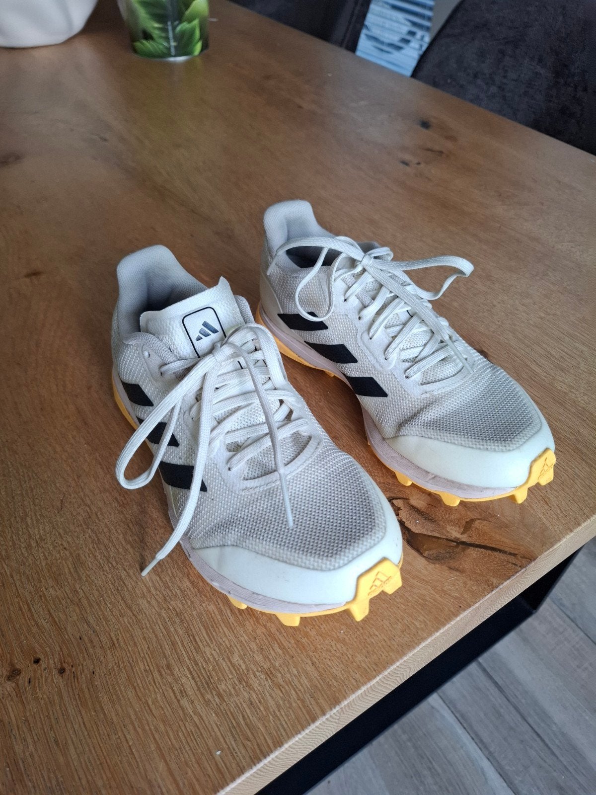 hockey schoenen maat 38 adidas, Ophalen of Verzenden, Zo goed als nieuw, Schoenen