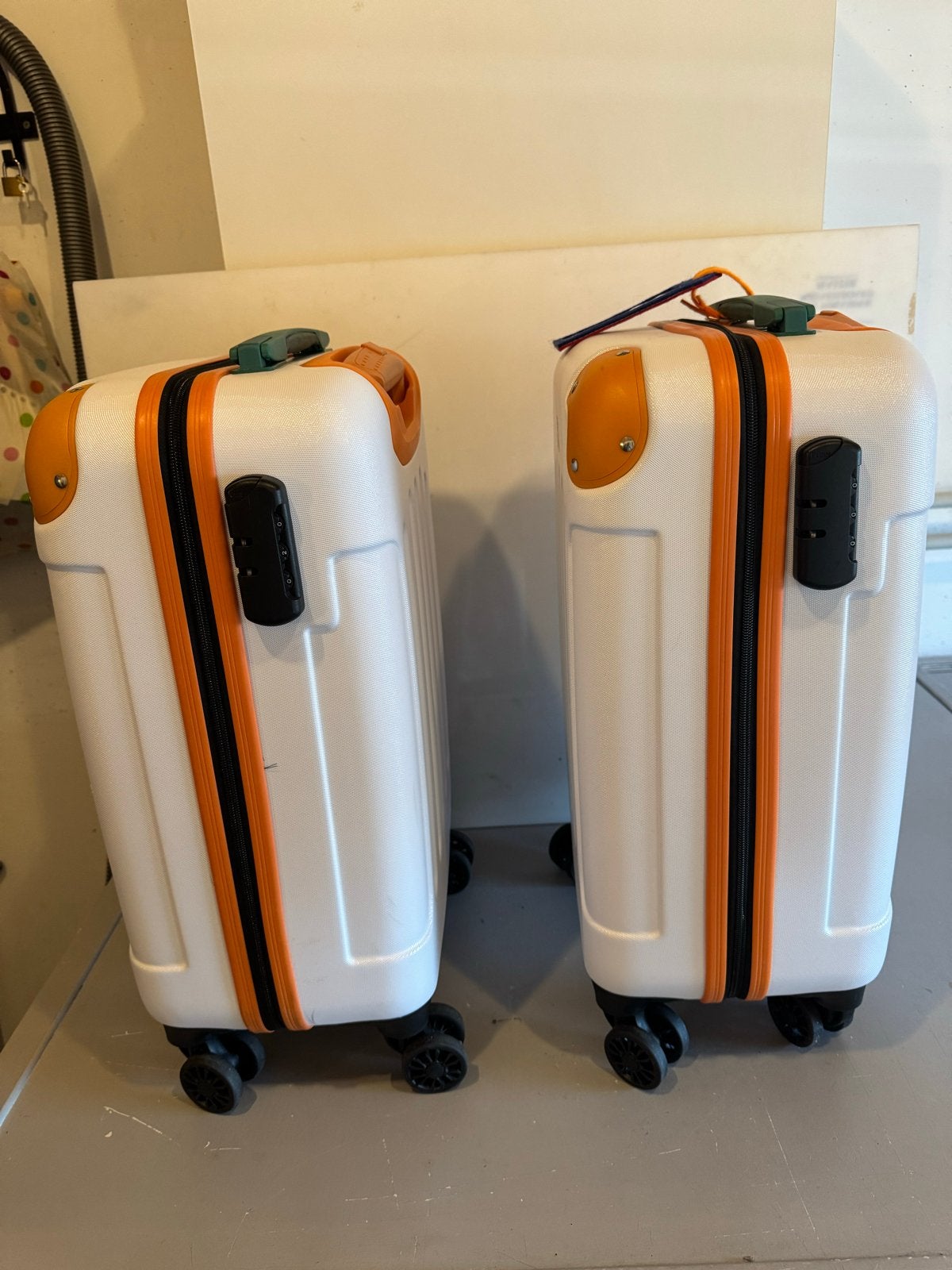 2 Postcode Loterij cabine koffertjes - Wit/Oranje, Sieraden, Tassen en Uiterlijk, Koffers, Ophalen, Gebruikt, 50 tot 60 cm, Hard kunststof