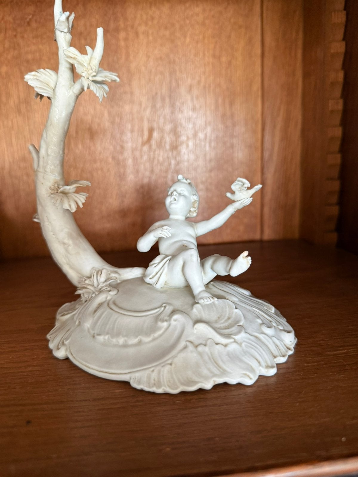 Prachtig Porseleinen Beeldje Cherubijn / Putto met Vogeltje, Ophalen of Verzenden, Gebruikt, Mens
