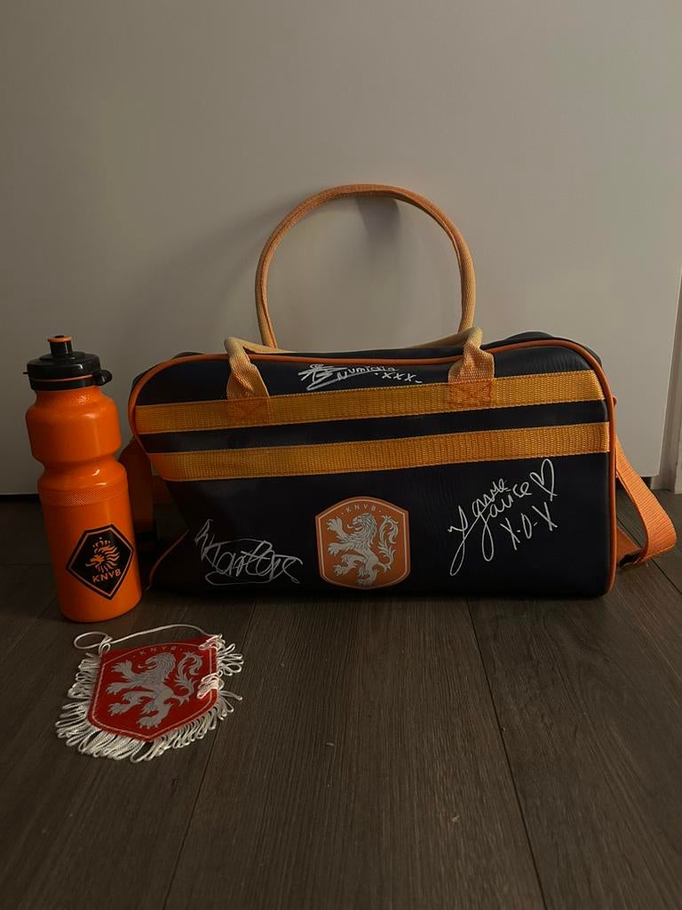 Gesigneerde Tas+BEWIJS Famke Louise, Numidia, Lieke Martens, Ophalen of Verzenden, Zo goed als nieuw, Buitenlandse clubs, Overige typen