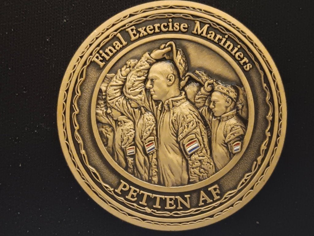 Mariniers Finex Coin Petten Af Baretten op!, Verzamelen, Militaria | Algemeen, Verzenden, Marine, Nederland, Embleem of Badge