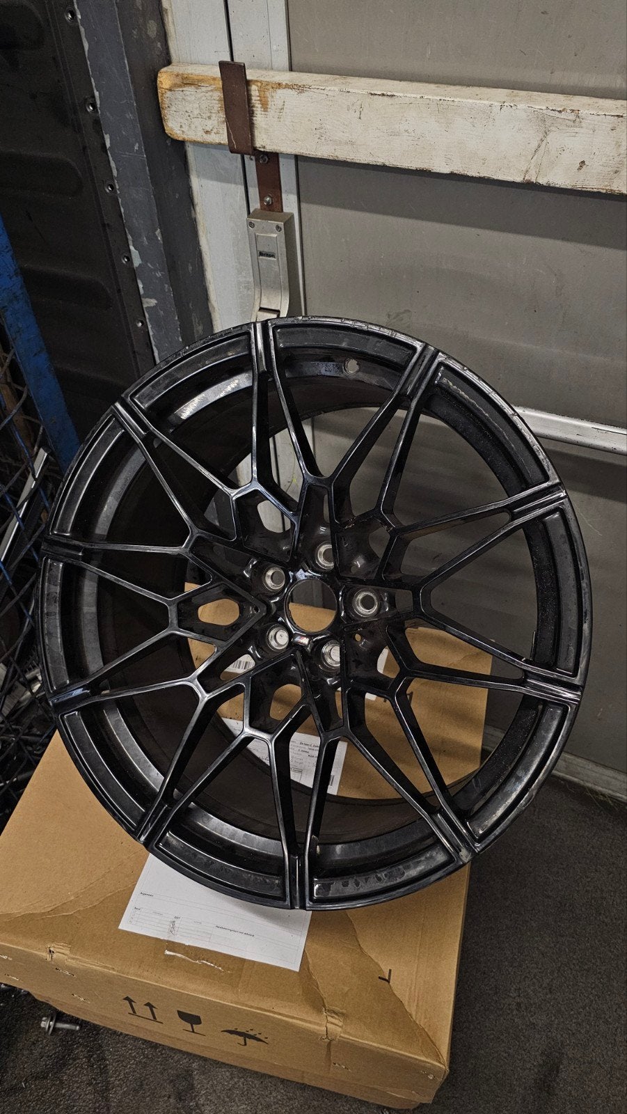 Originele BMW G81 achtervelg met lichte scheur, Auto-onderdelen, Ophalen, Gebruikt, BMW