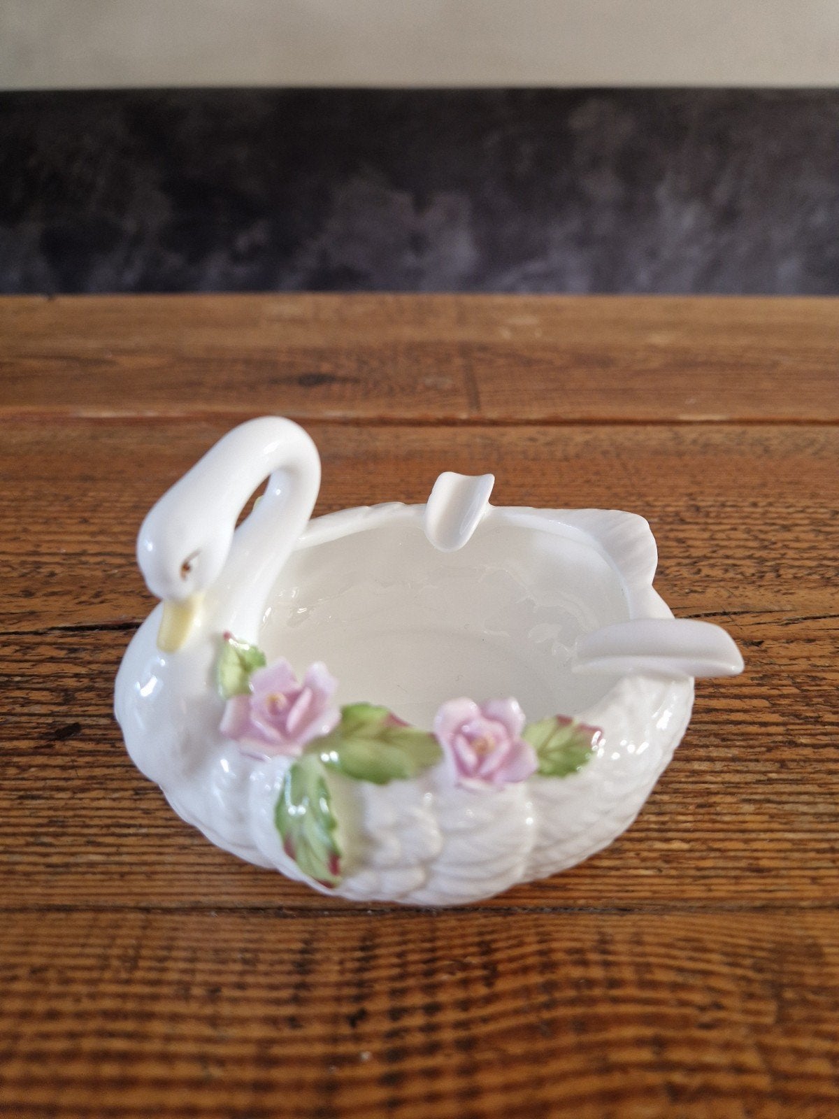 Vintage Royal Dover Engelse Porseleinen Zwaan met Rozen, Antiek en Kunst, Ophalen of Verzenden