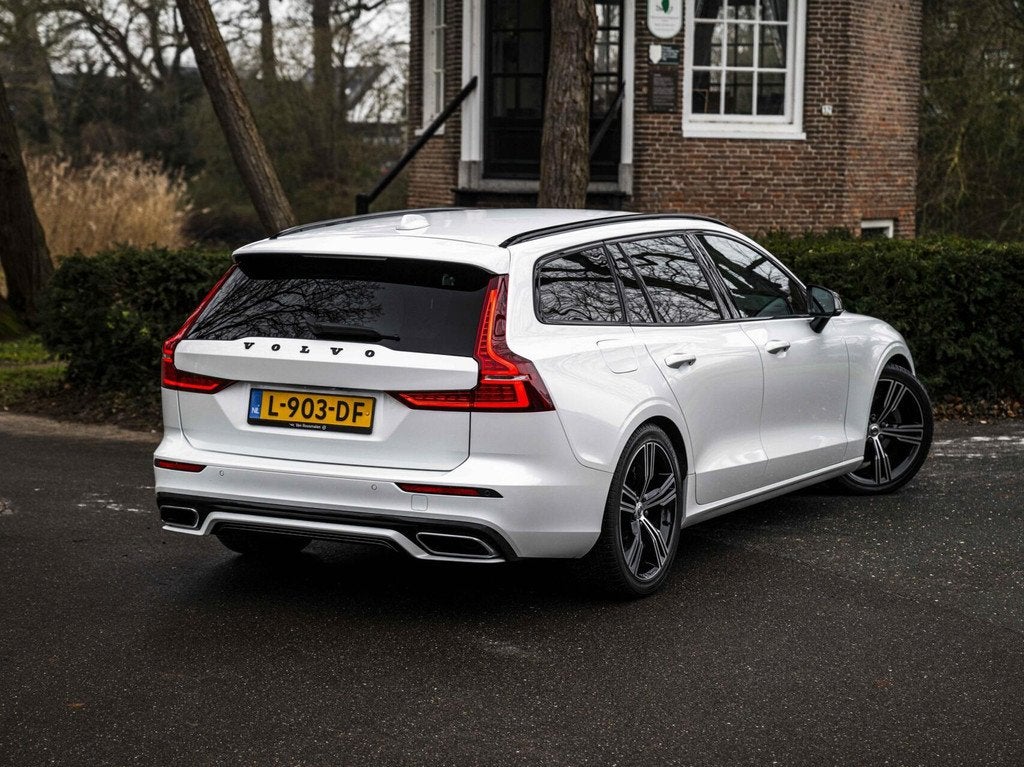 Volvo V60 2.0 D3 150PK R-Design Sportstoelen Camera Navi Har, Gebruikt, Euro 6, 4 cilinders, Wit