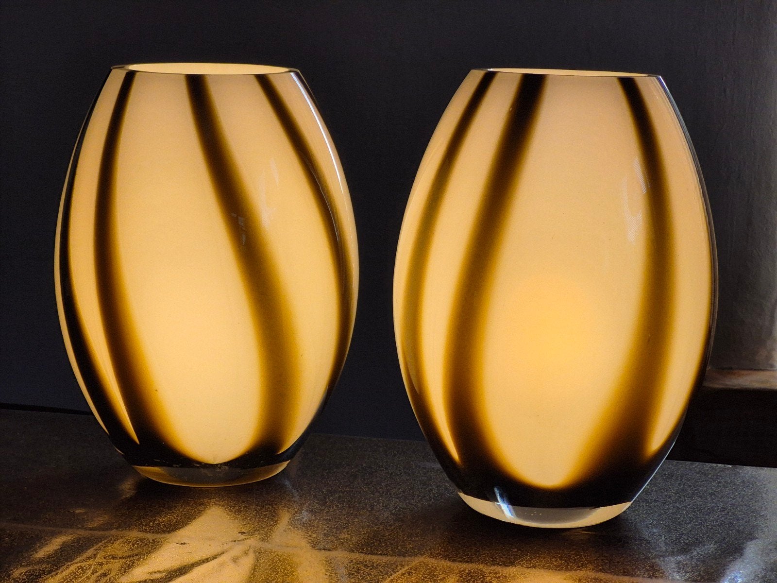 2 vintage VOLUX lampen 432-1 jaren 80  swirl setprijs, Vintage, 23 cm, Wit, Ophalen of Verzenden