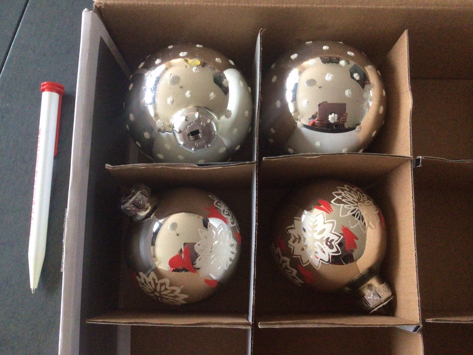 4 oude zeldzame grotere kerstballen zilverkleurig met motief, Ophalen of Verzenden, Zo goed als nieuw