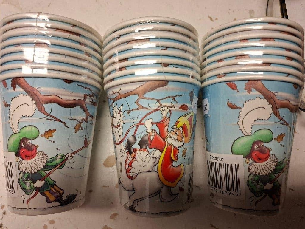 Sint en Piet Vintage Kartonnen Wegwerkbekertjes, Diversen, Ophalen of Verzenden, Nieuw