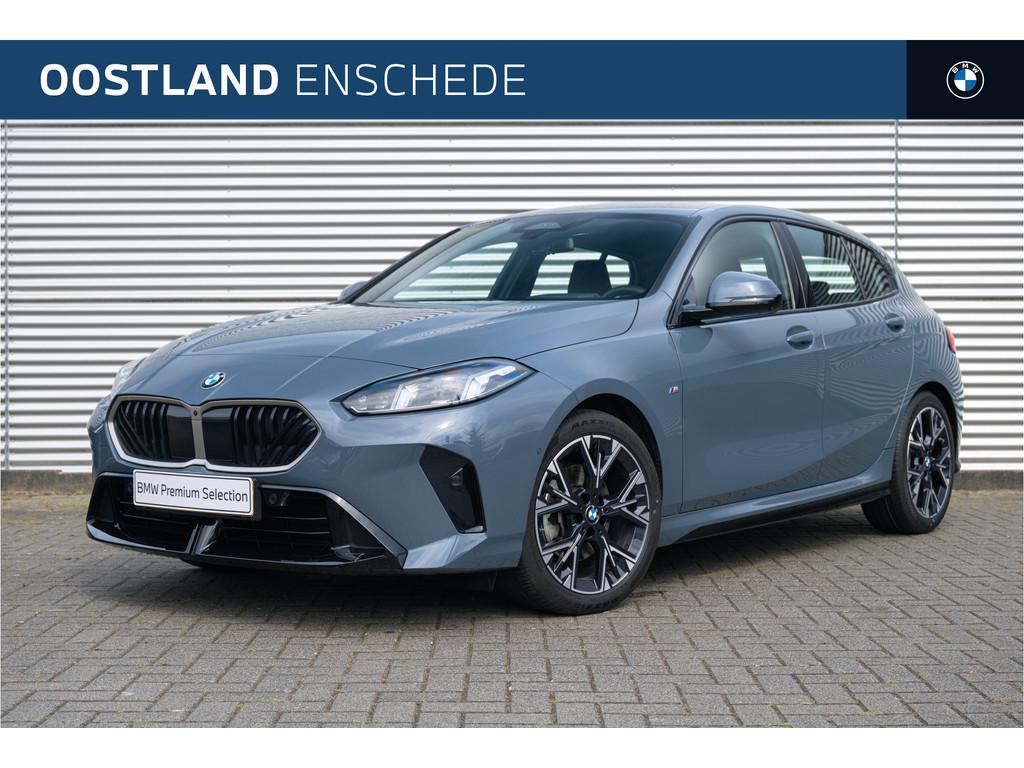 BMW 1 Serie 120 M Sport Automaat / Trekhaak / Sportstoelen /, Gebruikt, Met garantie (alle), Origineel Nederlands, Bedrijf