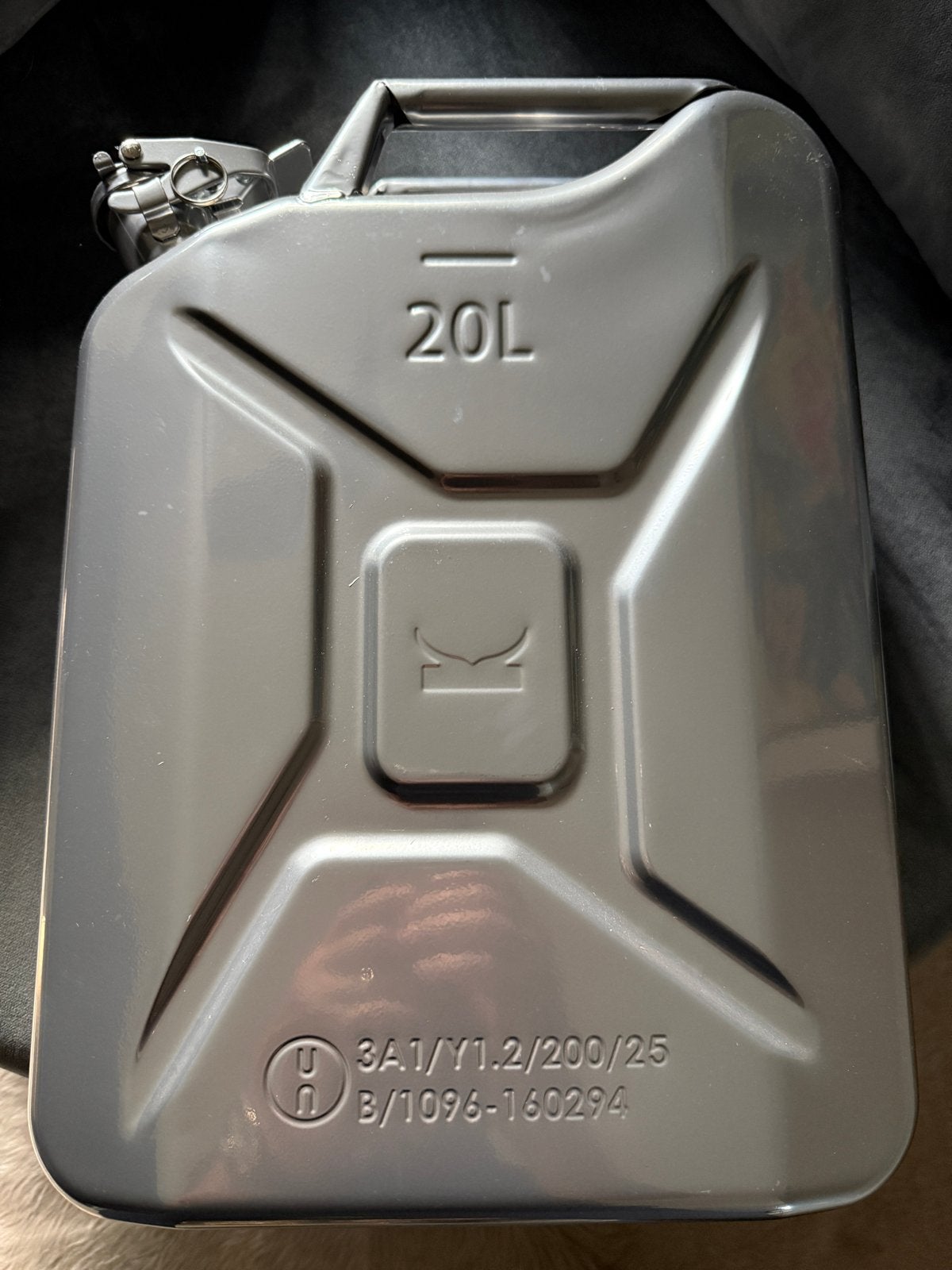 Nieuwe stalen 20L jerrycans met vuldop en accessoires, Auto diversen, Ophalen of Verzenden