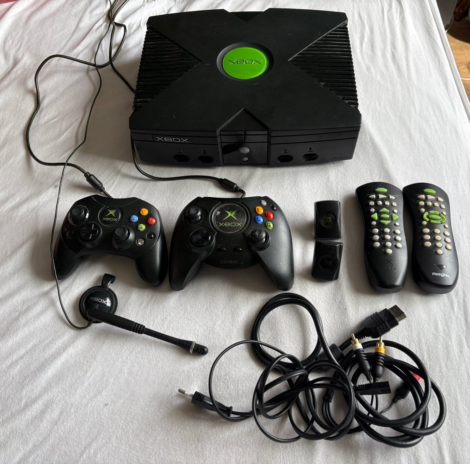 XBOX (Defect) met 2 controllers en accessoires, Spelcomputers en Games, Spelcomputers | Xbox Original, Ophalen of Verzenden, Zo goed als nieuw