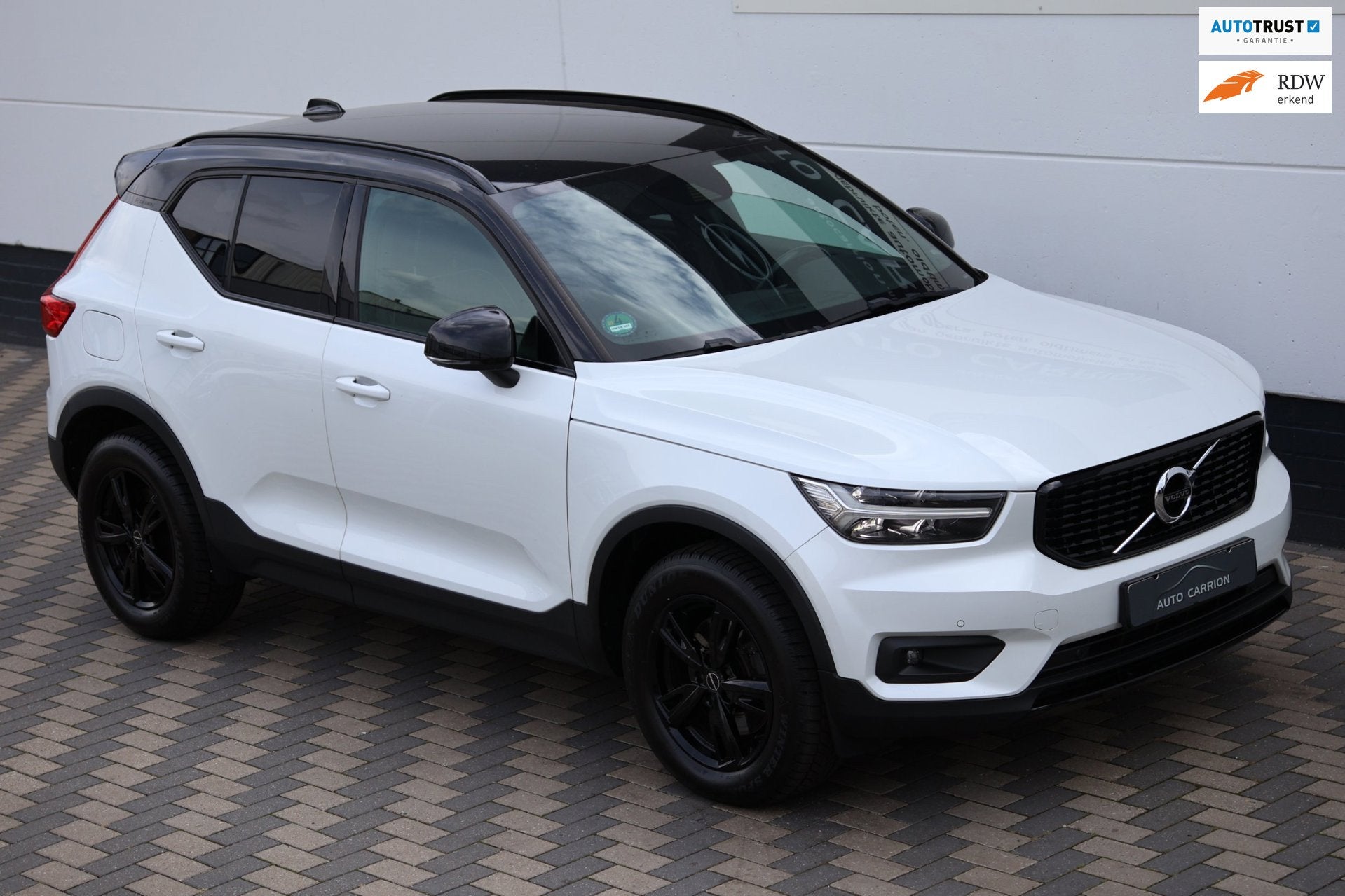 Volvo XC40 2.0 T4 AWD R-Design LED Navi Trekhaak H/K !, Automaat, Gebruikt, 1969 cc, Wit