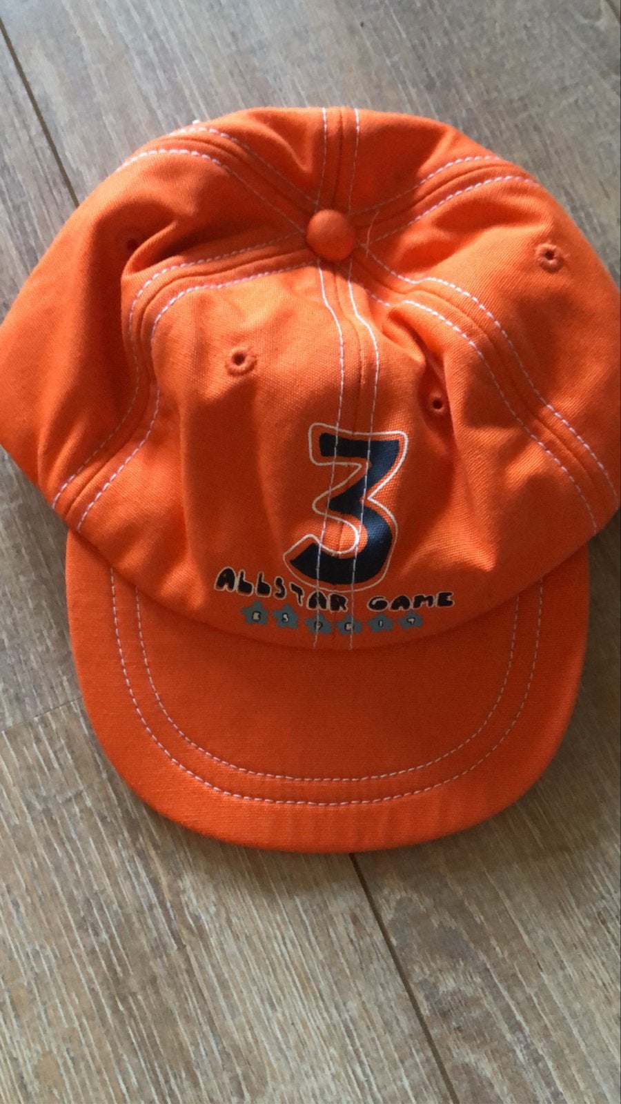 Oranje babypet met '3 Allstar Game' opdruk, Kinderen en Baby's, Babykleding | Petten en Hoeden, Maat 50, Gebruikt, Jongetje of Meisje
