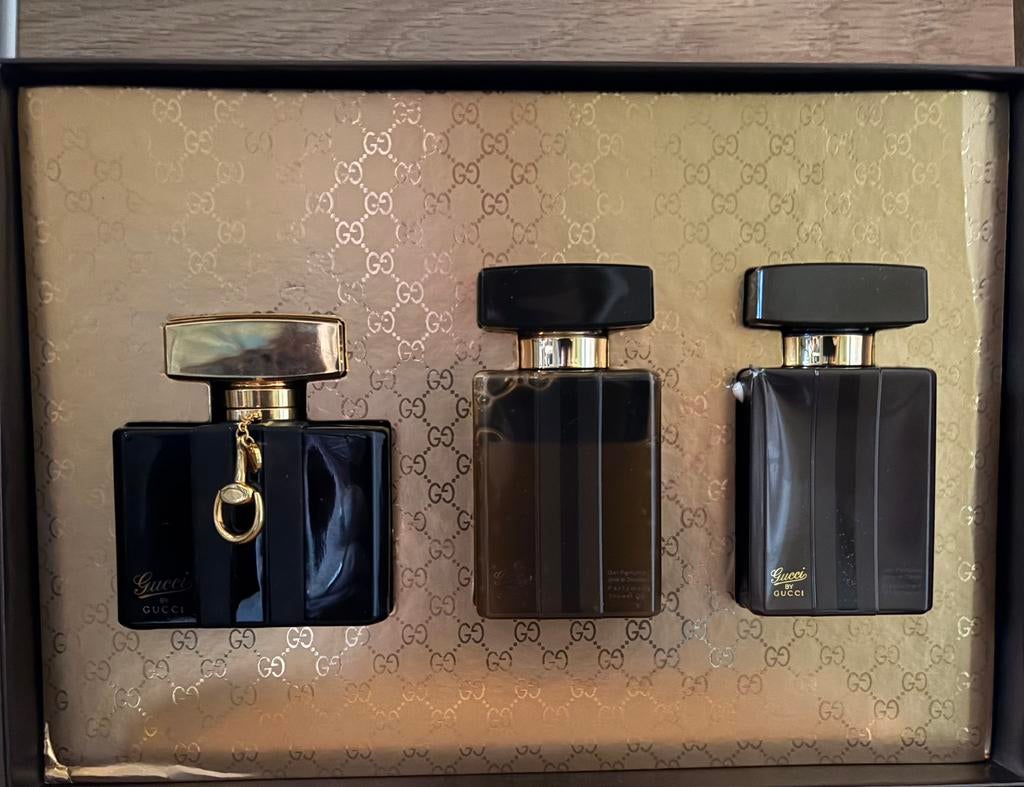 Gucci By Gucci Giftset 75ml edp + bodylotion & Showergel, Sieraden, Tassen en Uiterlijk, Uiterlijk | Parfum, Verzenden, Zo goed als nieuw