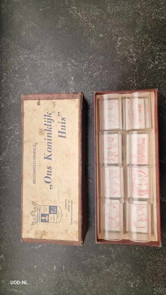 Vintage Schoolstempels "Ons Koninklijk Huis" - Nostalgie, Hobby en Vrije tijd, Stempelen, Ophalen of Verzenden, Gebruikt, Overige typen