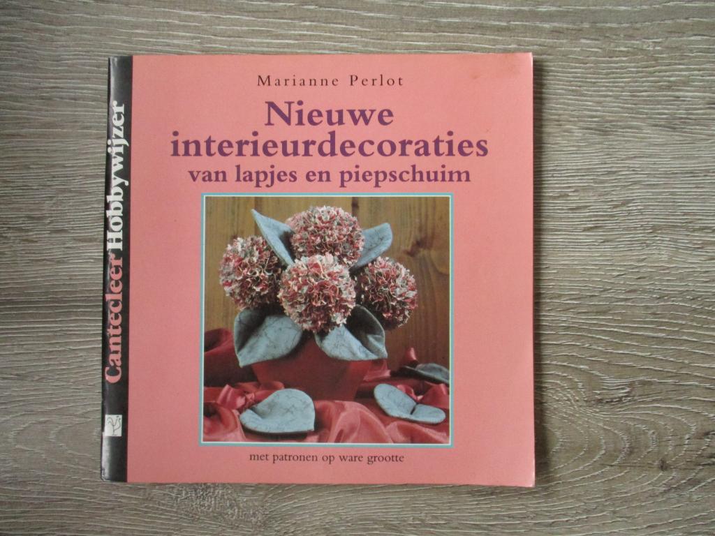 Nieuwe interieurdecoraties van lapjes en piepschuim - Mari, Boeken, Ophalen of Verzenden, Gelezen, Overige onderwerpen