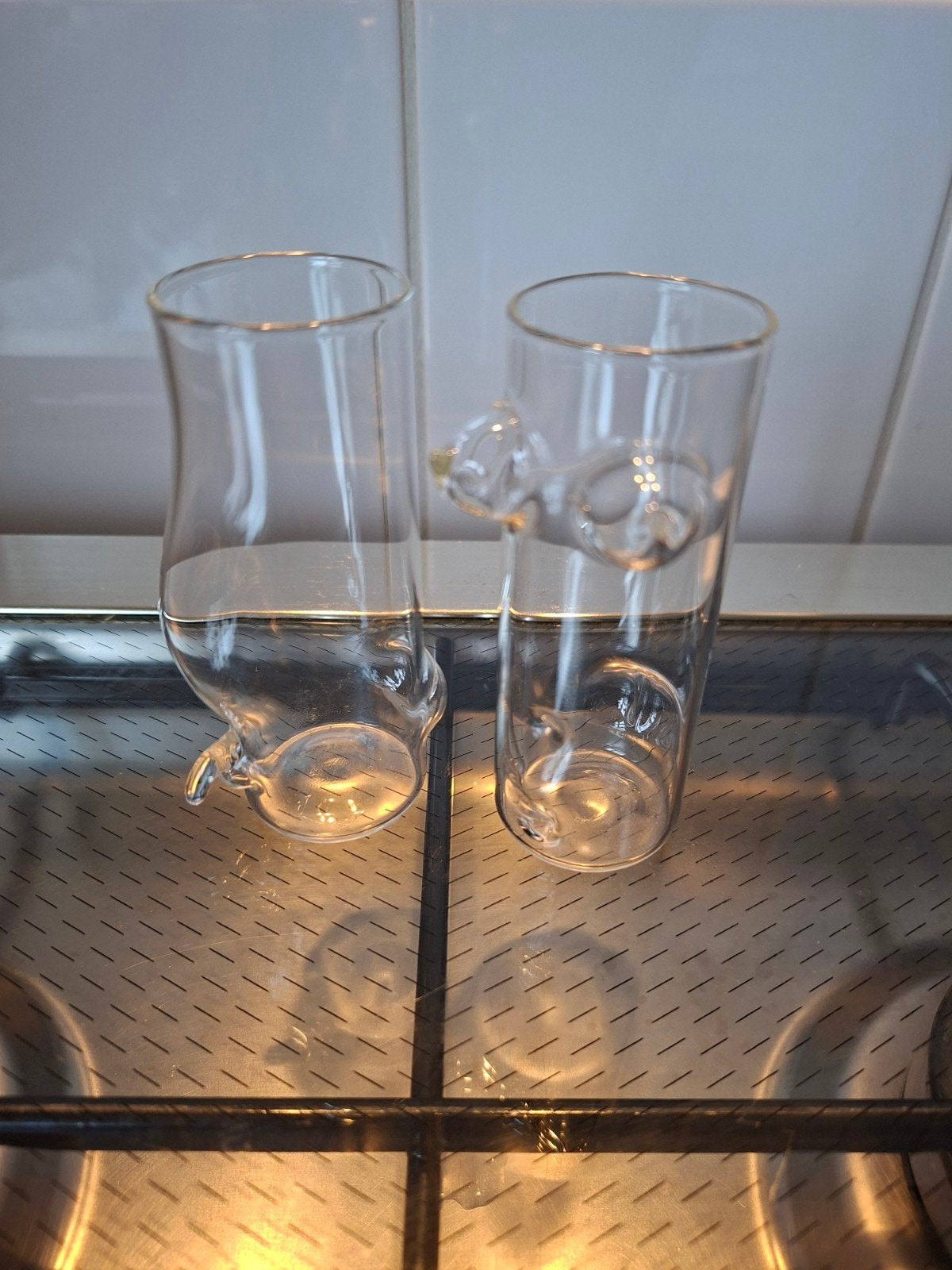 2 stuks Borrel Glazen man en vrouw Z.G.A.N zie foto's, Ophalen of Verzenden, Zo goed als nieuw, Borrel- of Shotglas