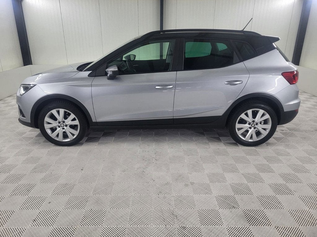 Seat Arona 1.0 TSI Style Limited Edition, Camera, Carplay, Auto's, Stof, Gebruikt, 1064 kg, 49 €/maand