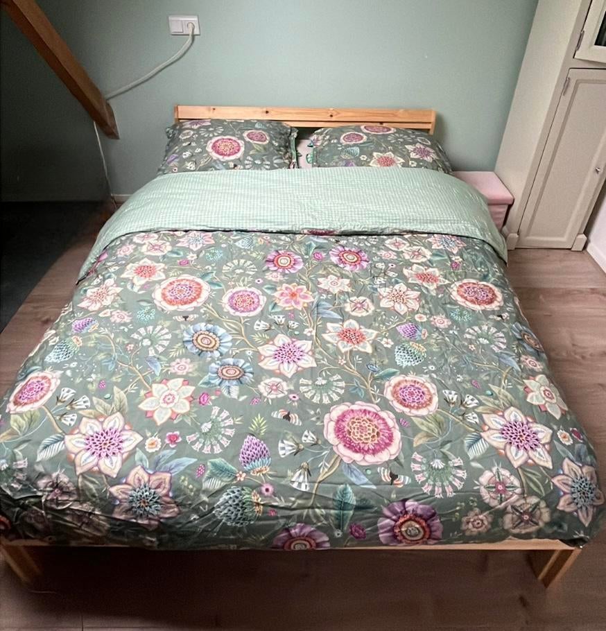 Massief houten bed 140x200 cm, Huis en Inrichting, Slaapkamer | Bedden, Ophalen, Bruin, 140 cm, Zo goed als nieuw