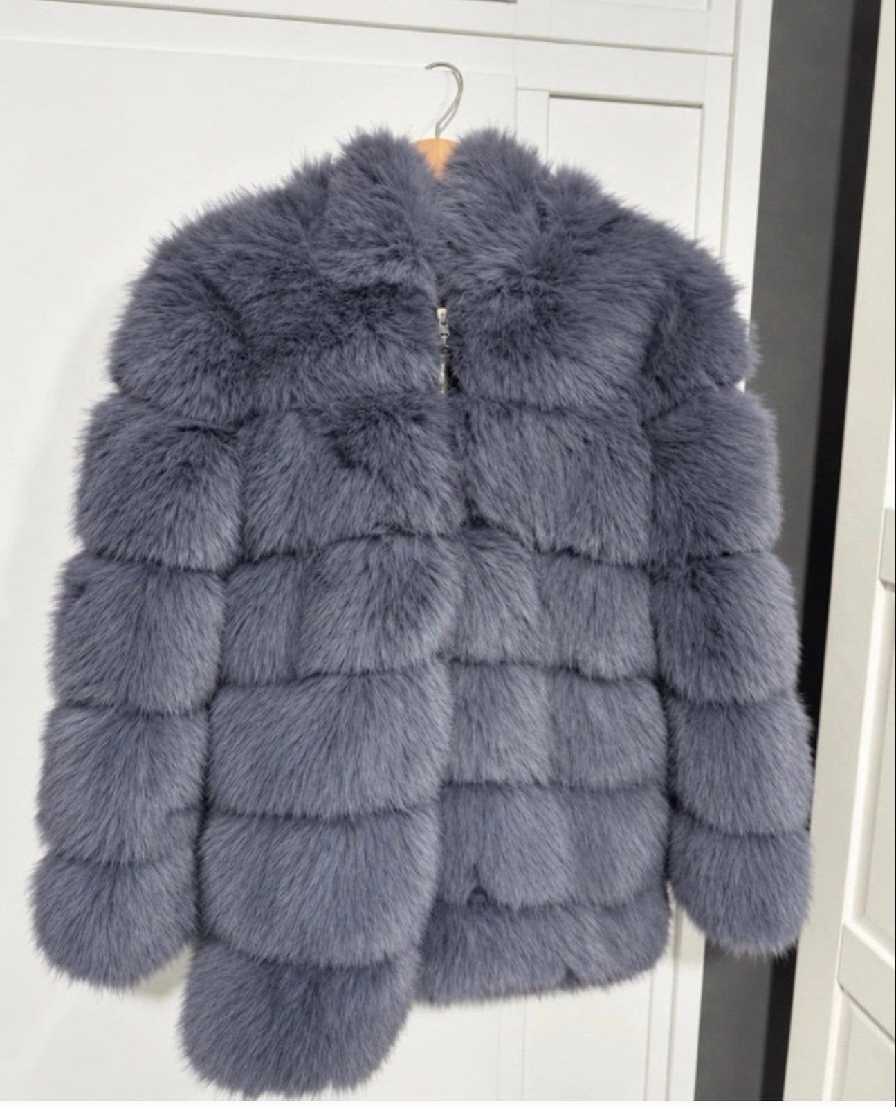 Luxe grijze bontjas met capuchon - Maat L, Kleding | Dames, Ophalen of Verzenden, Zo goed als nieuw, Maat 42/44 (L), Grijs
