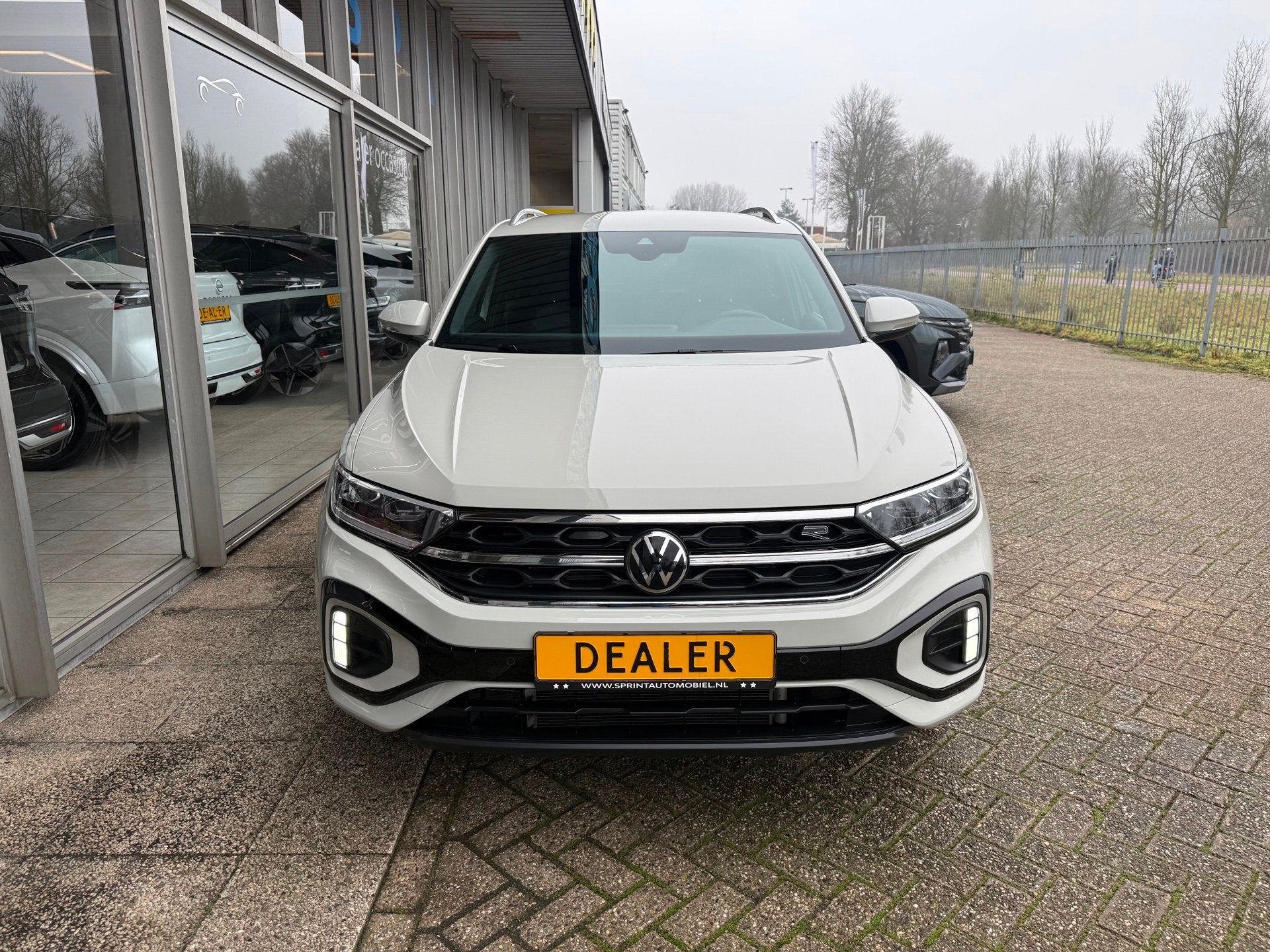 Volkswagen T-Roc 1.5 TSI R-Line ELEKTRISCHE ACHTERKLEP , CAR, 1258 kg, Zwart, 4 cilinders, Alcantara
