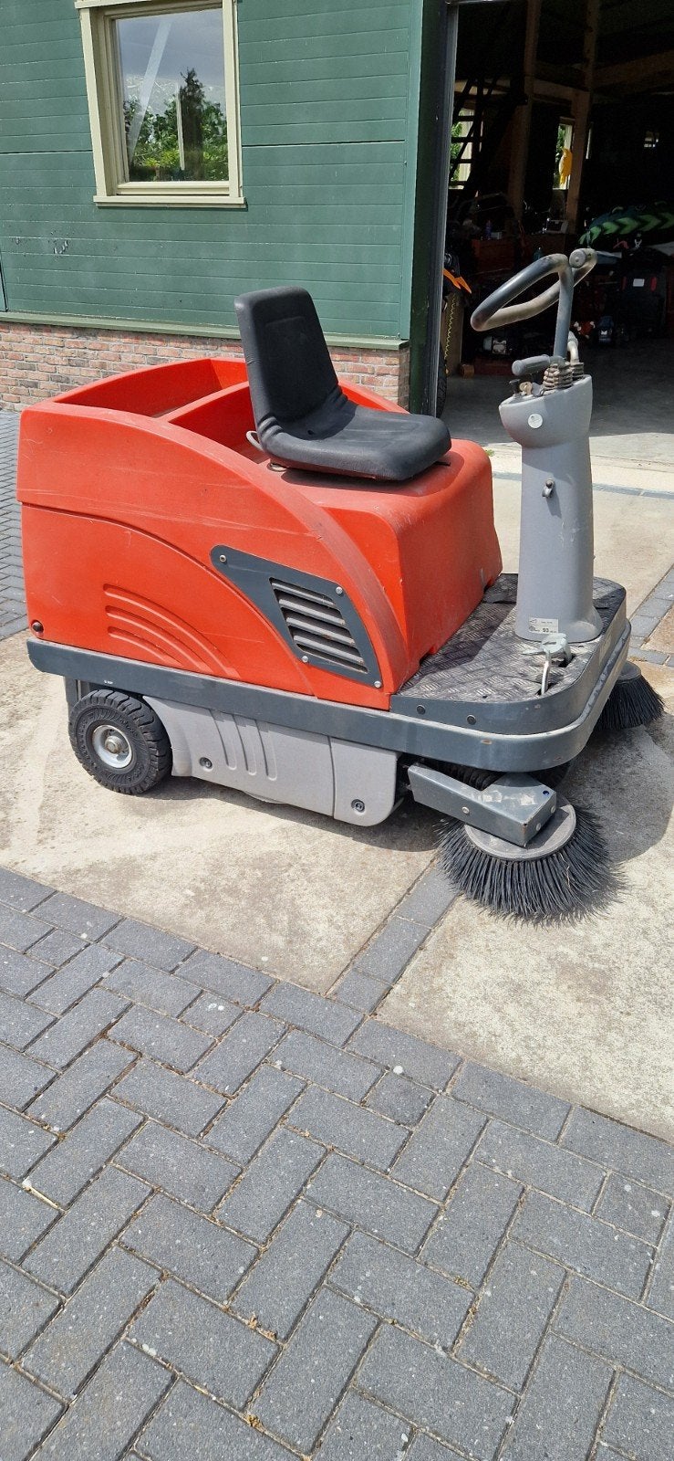 Hako jonas 980 benzine veegmachine, Ophalen, Gebruikt, Hako