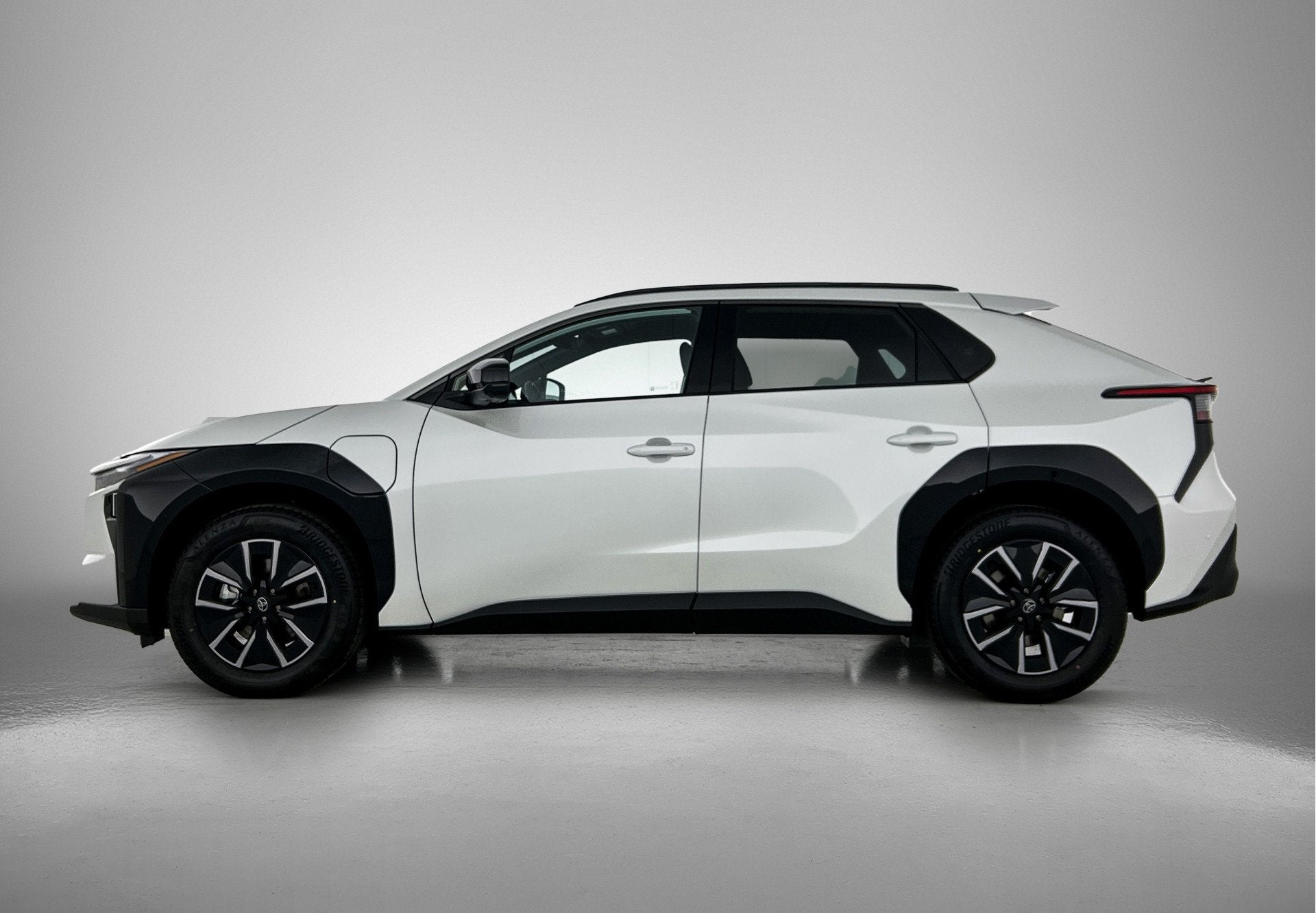Toyota Bz4x Executive 73 kWh | Navigatie | JBL | BLS | PDC |, 12 maanden, Leder, 199 min, SUV of Terreinwagen