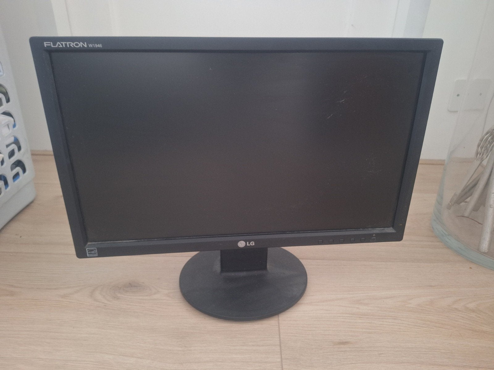 LG Flatron W1946 monitor - 19 inch, Ophalen, Kantelbaar, VGA, LG