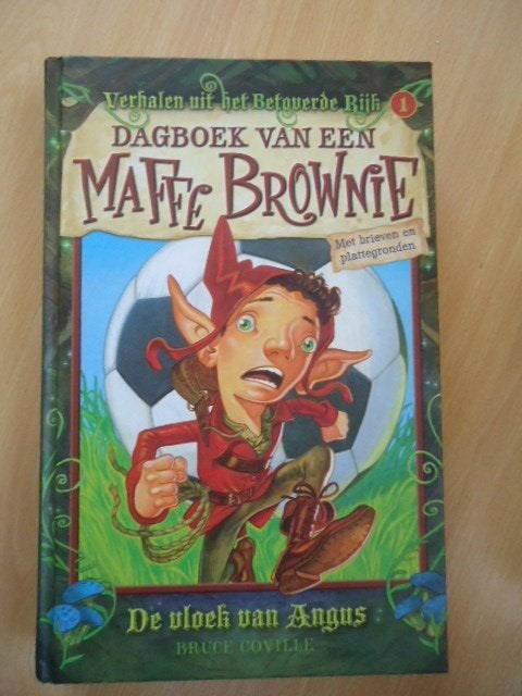 Dagboek van een maffe Brownie 1, De vloek van Angus, Coville, Ophalen of Verzenden, Zo goed als nieuw