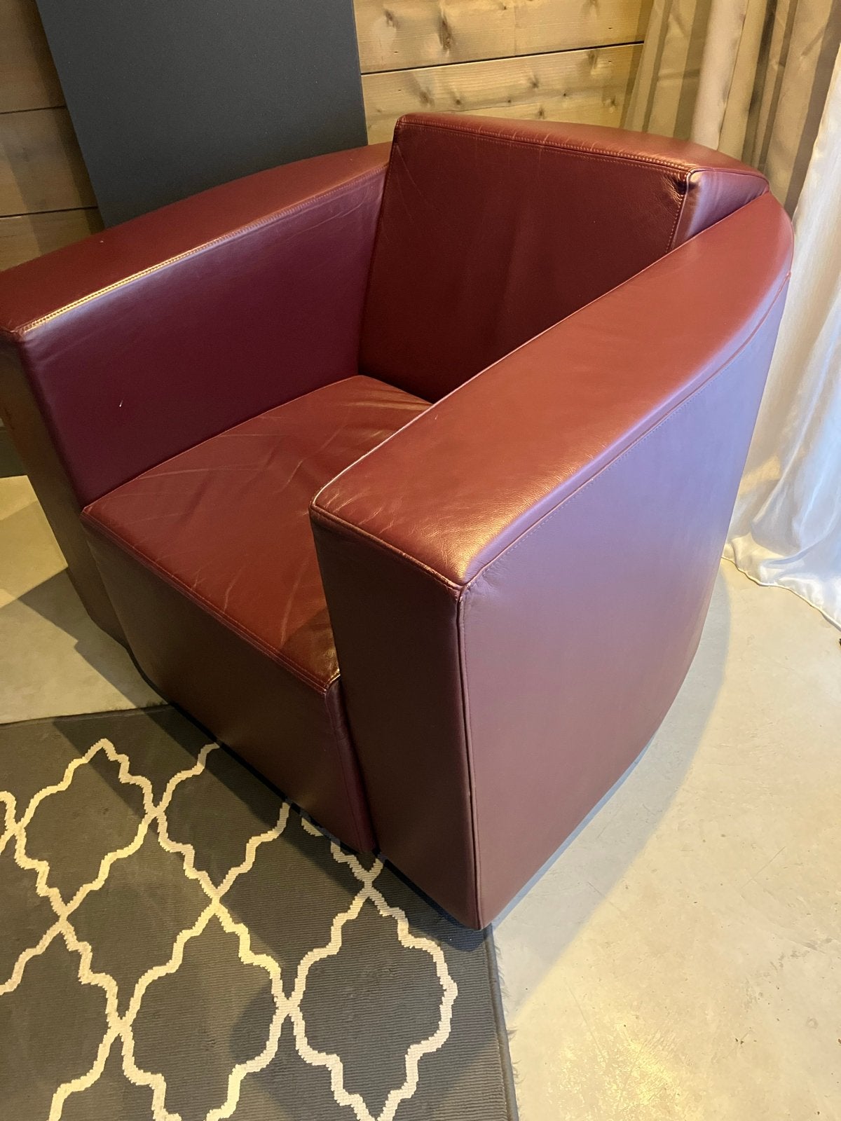 Leren fauteuil - Bordeauxrood Gelderland design, Huis en Inrichting, Fauteuils, Ophalen, Gebruikt, Leer, 75 tot 100 cm