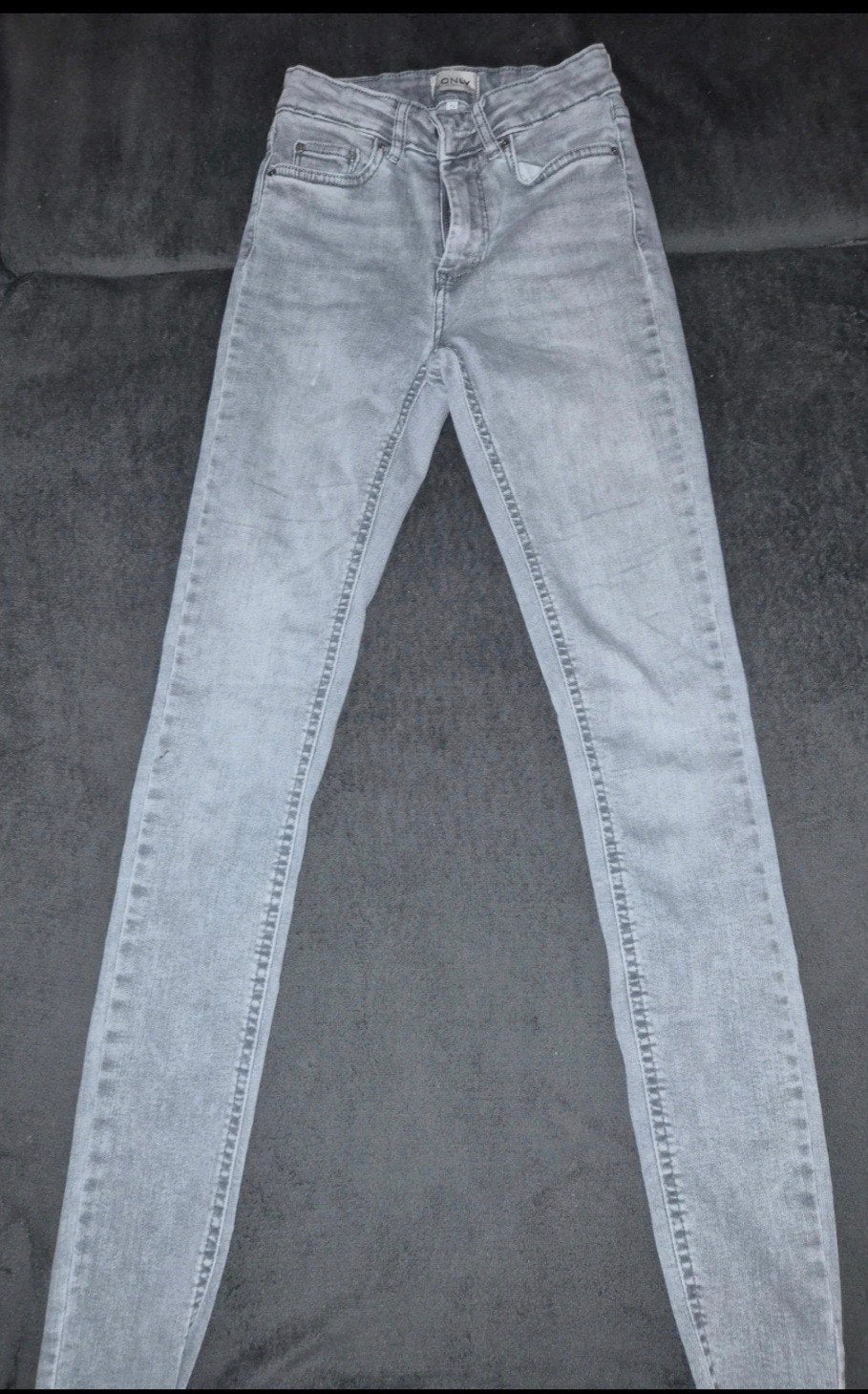 Grijze ONLY Skinny Jeans met rafelrand - Maat 34 / XS, Only, Ophalen of Verzenden, Zo goed als nieuw, W27 (confectie 34) of kleiner