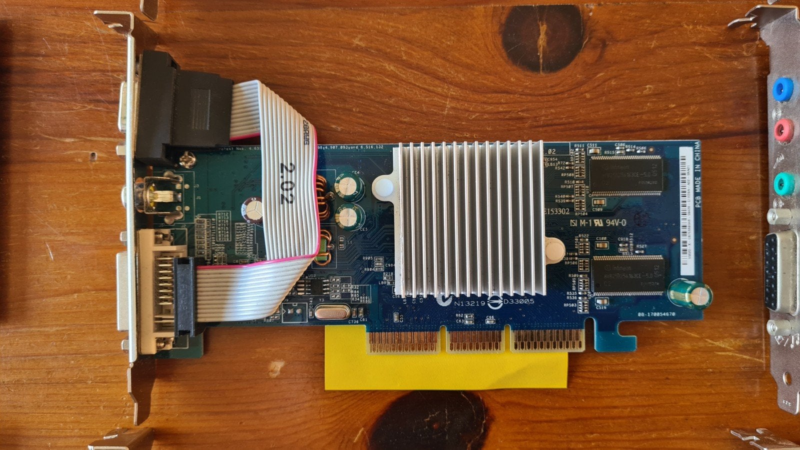 Asus V9520 videokaart met VGA, DVI en S-Video aansluitingen, Computers en Software, Ophalen, Gebruikt, Overige soorten, Overige chipsets