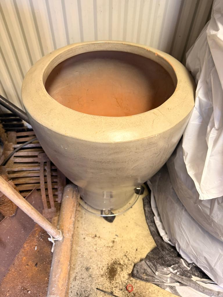 Grote aardewerk pot met trolley, lichtgrijs, 60 cm, Ophalen, Gebruikt, 40 cm of meer, Rond