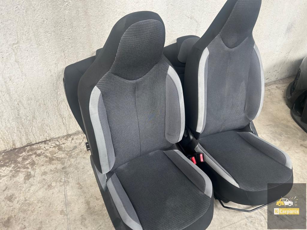 Stoelen set Totoya Aygo compleet Interieur set citroen c1, Auto-onderdelen, Interieur en Bekleding, Info@fabrikant.eu, Fabrikantstraat 1
1000 AA  Amsterdam, NL