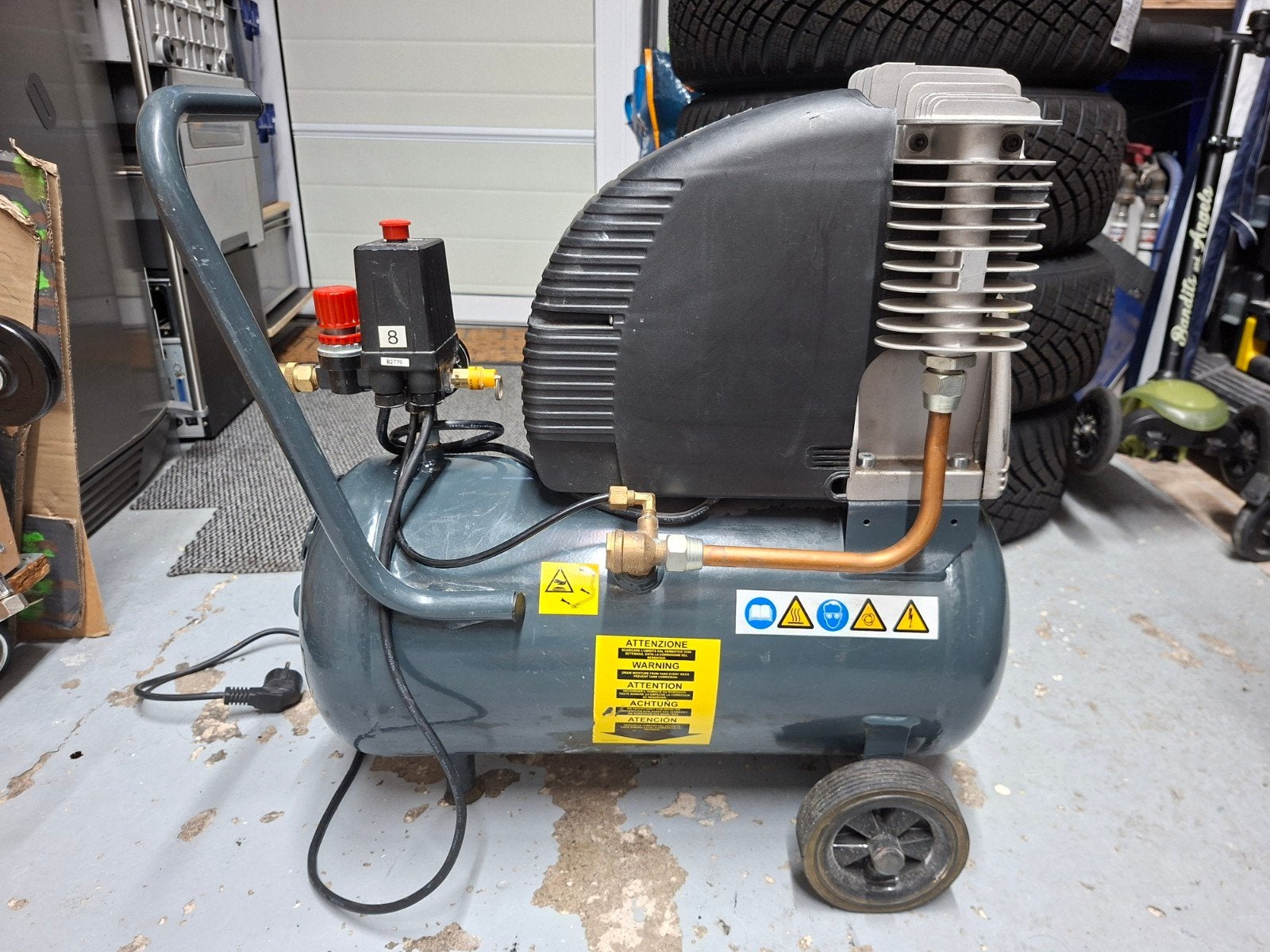Contimac compressor, type CM335, netjes en werkend., Ophalen, Gebruikt, 6 tot 10 bar, 200 tot 400 liter/min