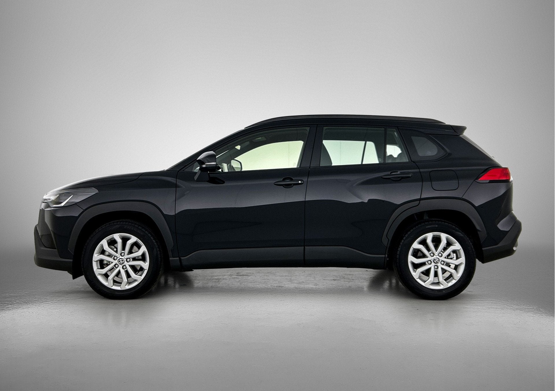 Toyota Corolla Cross Hybrid 140 Active | BTW voertuig | Appl, Stof, Gebruikt, Adaptive Cruise Control, Zwart
