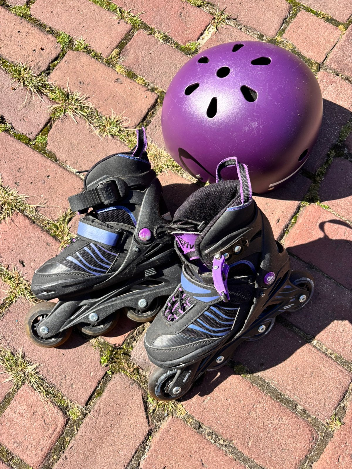 Skeelers verstelbare maat: 29 t/m 33 Crivit inclusief helm, Overige merken, Ophalen of Verzenden, Inline skates 4 wielen, Verstelbaar