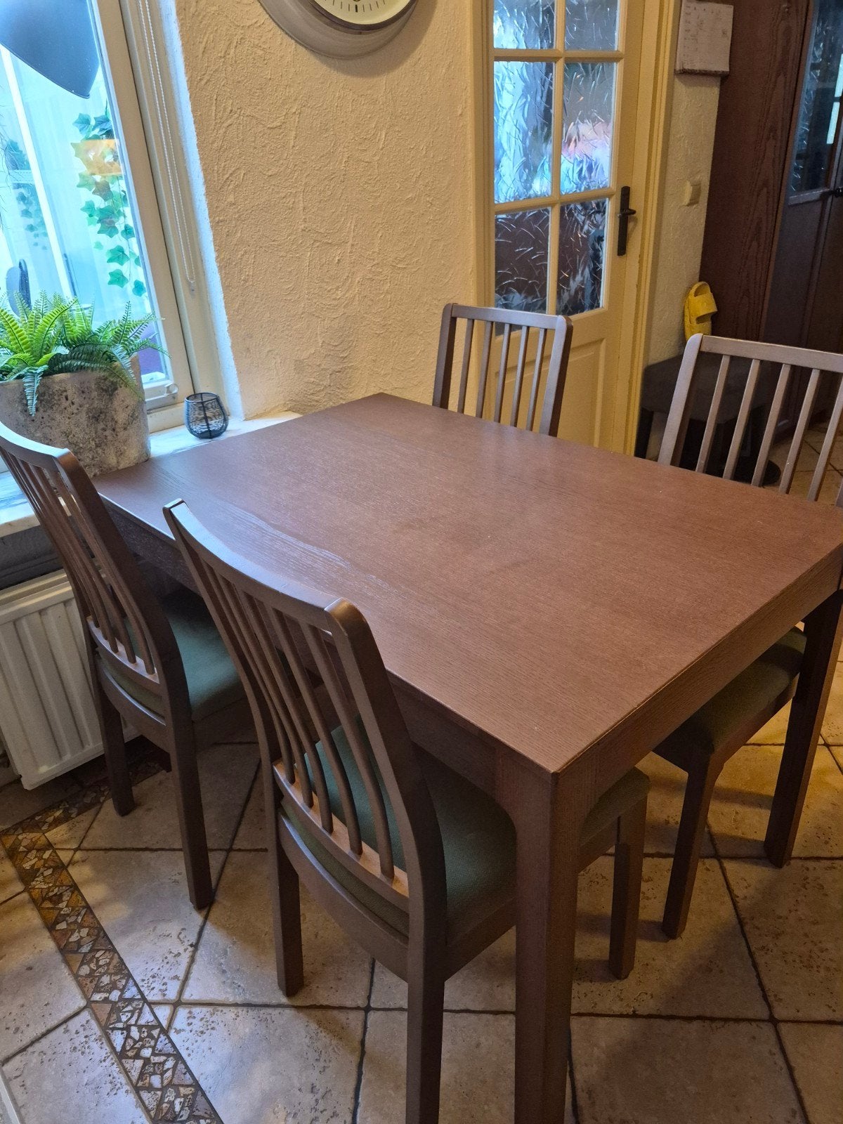 Eettafel met 4 stoelen -Fineer hout, Huis en Inrichting, Ophalen, Gebruikt, Klassiek, 4 tot 6 stoelen
