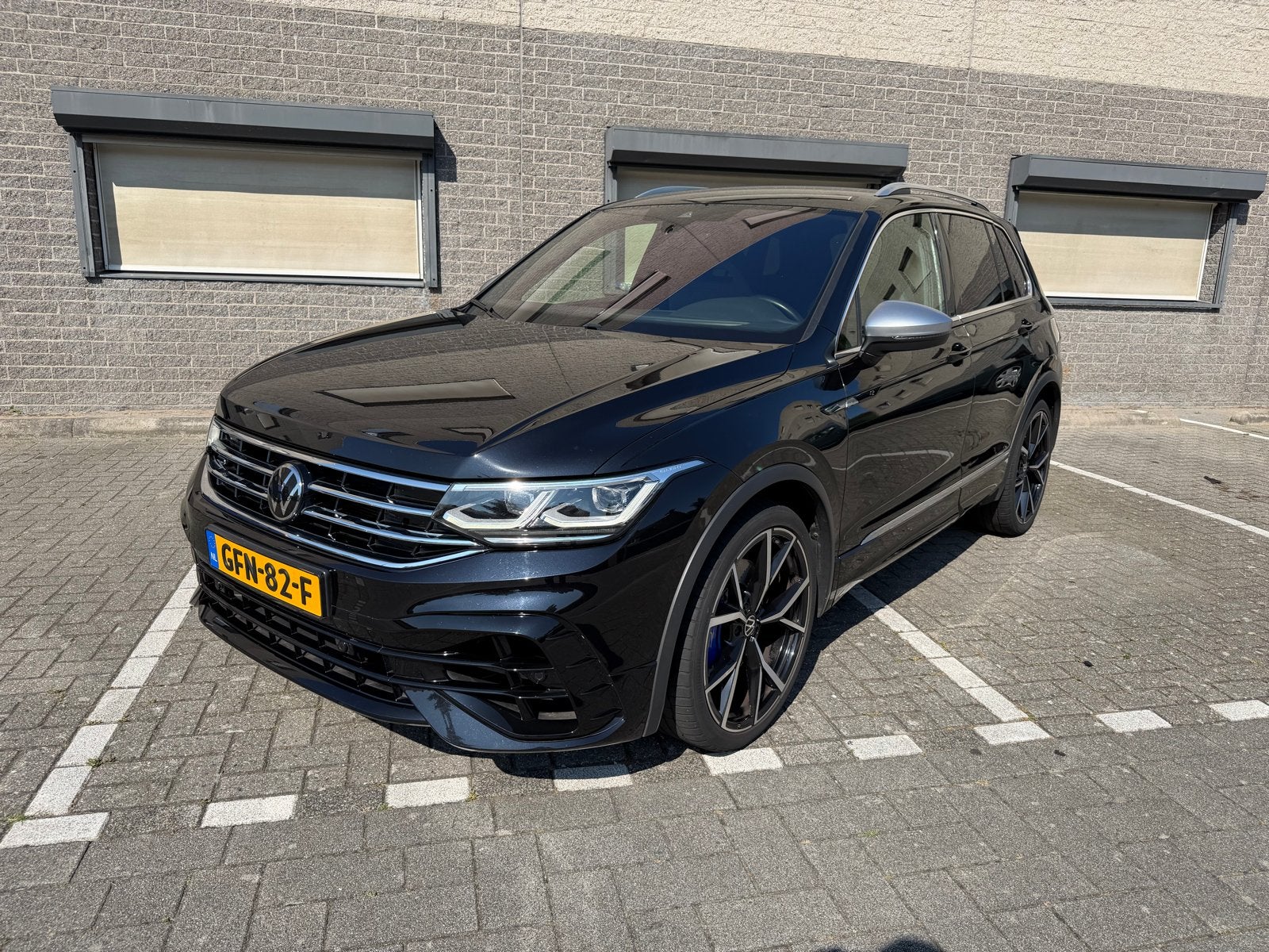 Volkswagen Tiguan R 2.0 TSI 235KW DSG 2023 Zwart, Auto's, Automaat, Dealer onderhouden, Euro 6, 4 cilinders